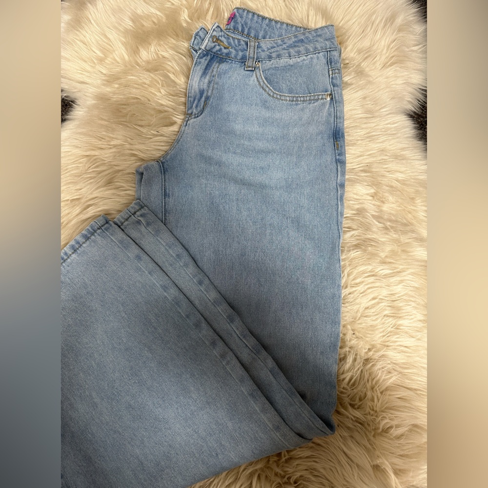 EDIKTED RAELYNN WASHED LOW RISE JEANS